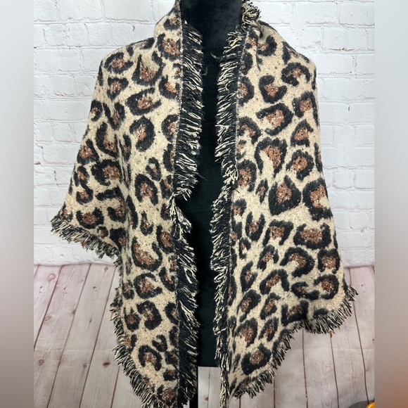 Altar’d State Women’s Shawl Wrap Scarf One Size With Fringe leopard print - Picture 1 of 5